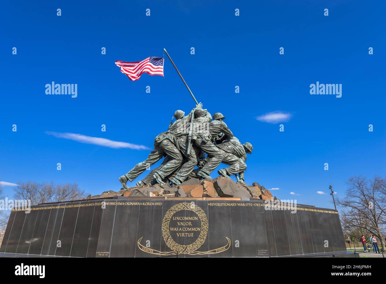 WASHINGTON, DC - Aprile 5, 2015: Marine Corps War Memorial. Il memorial caratteristiche le statue di soldati che hanno sollevato la seconda bandiera degli Stati Uniti su Iwo Jima Foto Stock