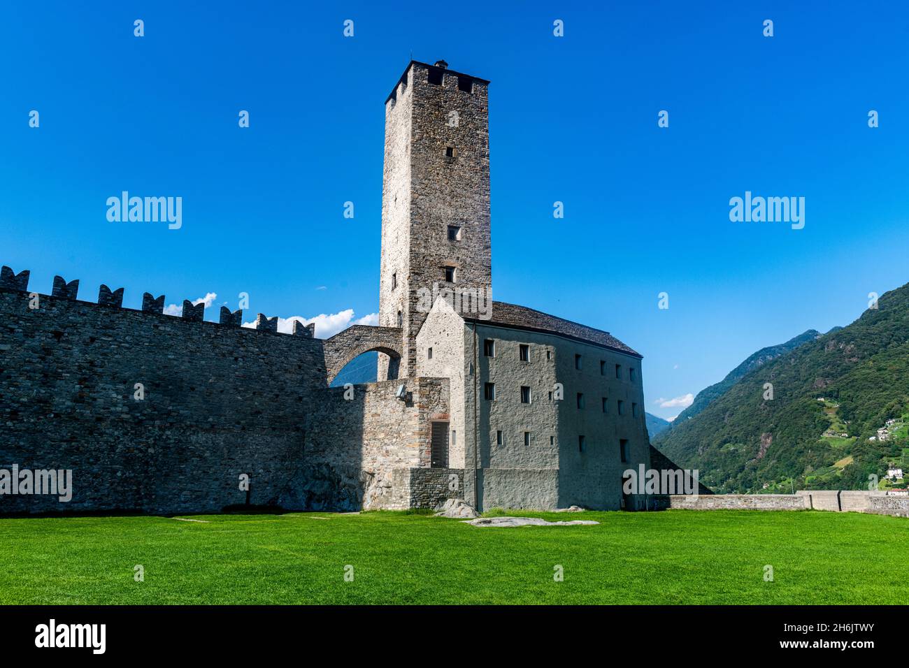Castelgrande, tre Castelli di Bellinzona Patrimonio dell'Umanità dell'UNESCO, Ticino, Svizzera, Europa Foto Stock