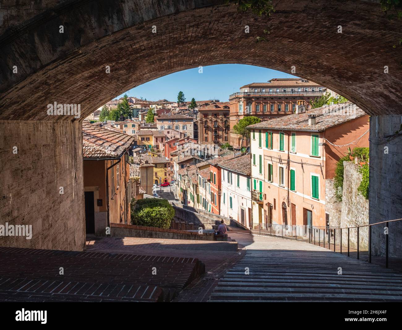 Via Acquedotto di Perugia con il suo famoso ponte, Perugia, Umbria, Italia, Europa Foto Stock
