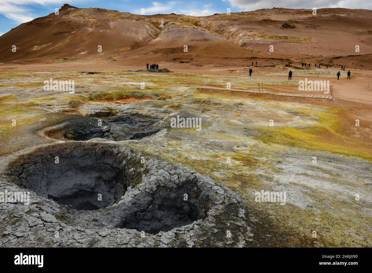 Solfataras e pozze di fango bollente, Namafjall, zona geotermica di Krafla, nei pressi di Myvatn, N e Islanda, Regioni polari Foto Stock