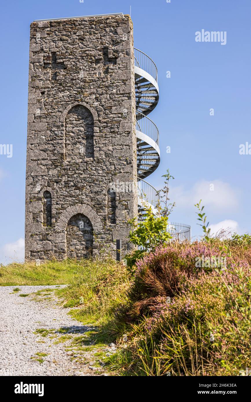 Il punto panoramico della Wellington Tower su Grange Crag. Costruito nel 1817 da Sir William Barker Bar per celebrare la vittoria del Duca di Wellington in battaglia Foto Stock