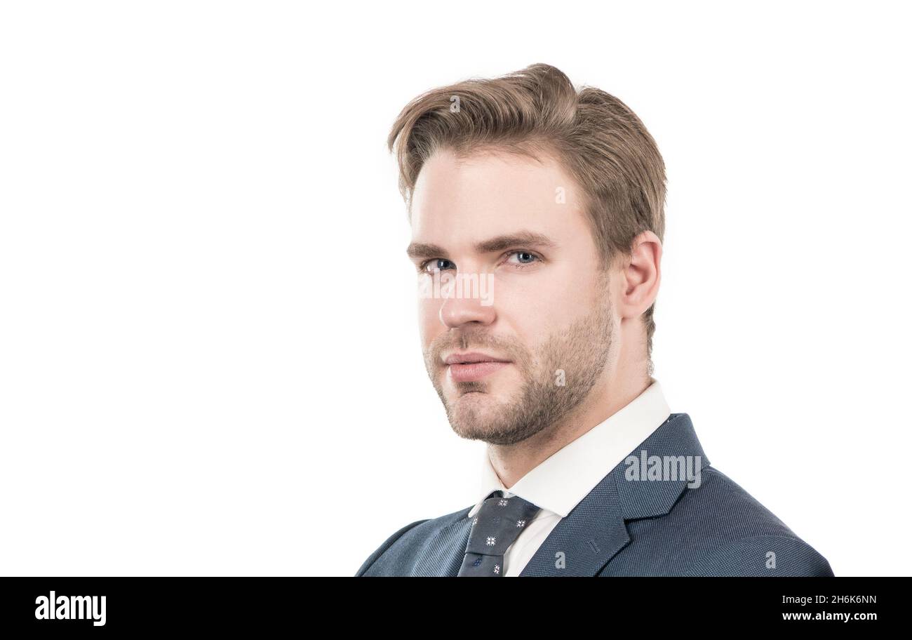 Ritratto di uomo serio dipendente in tuta formale isolato su spazio copia bianco, professionale Foto Stock