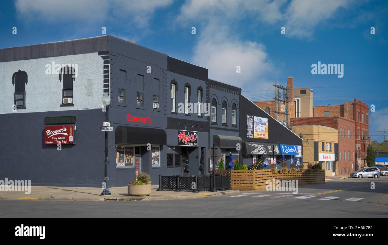 Centro storico di Yankton all'angolo tra la 3a e Douglas Street a Yankton, South Dakota Foto Stock
