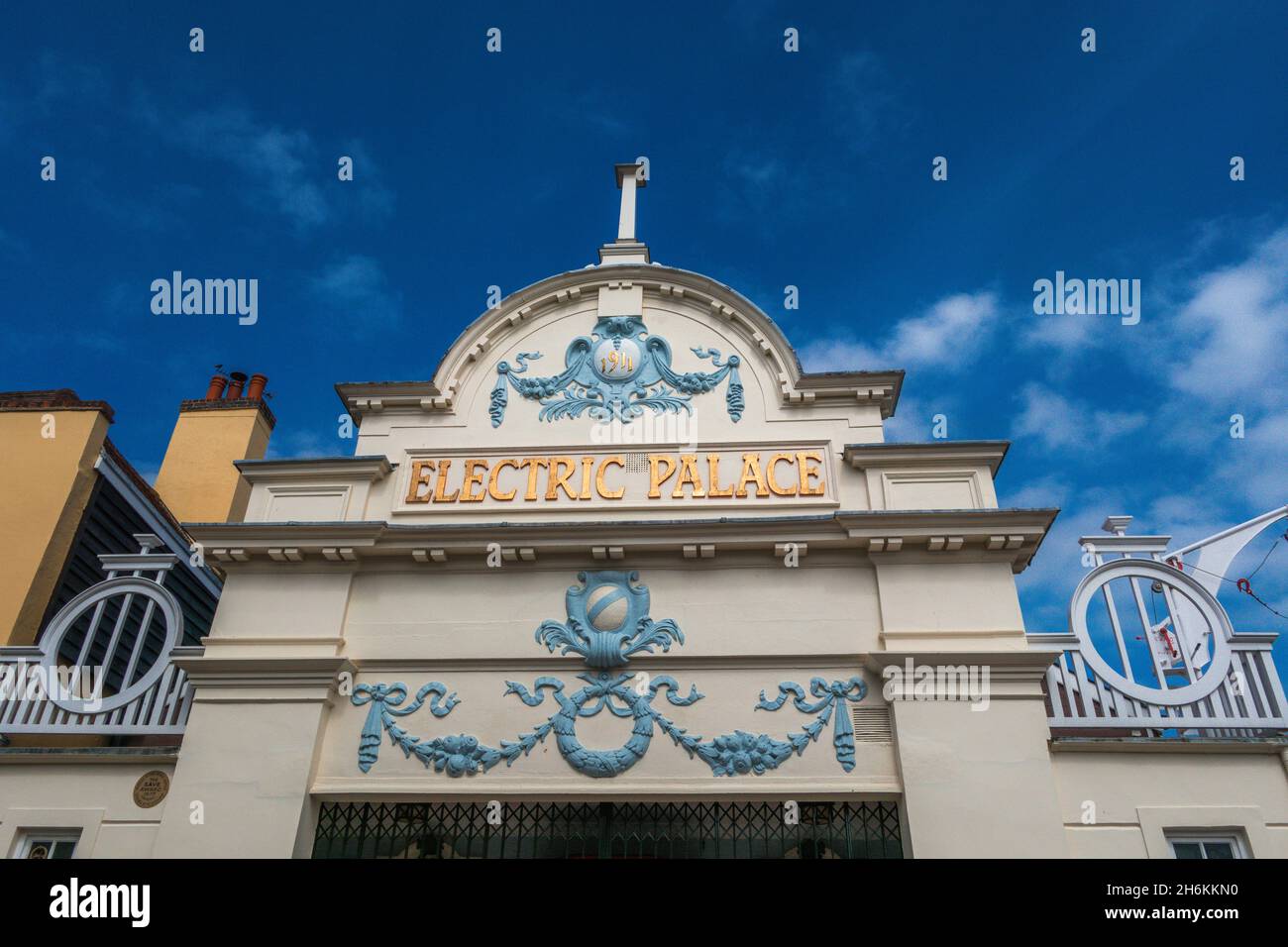 La parte anteriore di Electric Palace un cinema appositamente costruito aperto nel 1911 Harwich, Essex Inghilterra Foto Stock