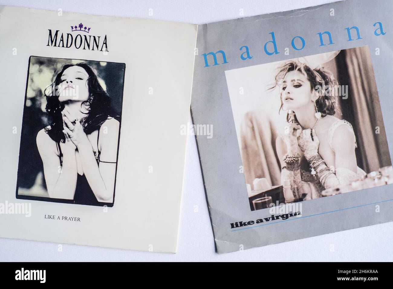 Maniche da foto di sette pollici vinile singole versioni di come una Vergine e come una preghiera di Madonna Foto Stock