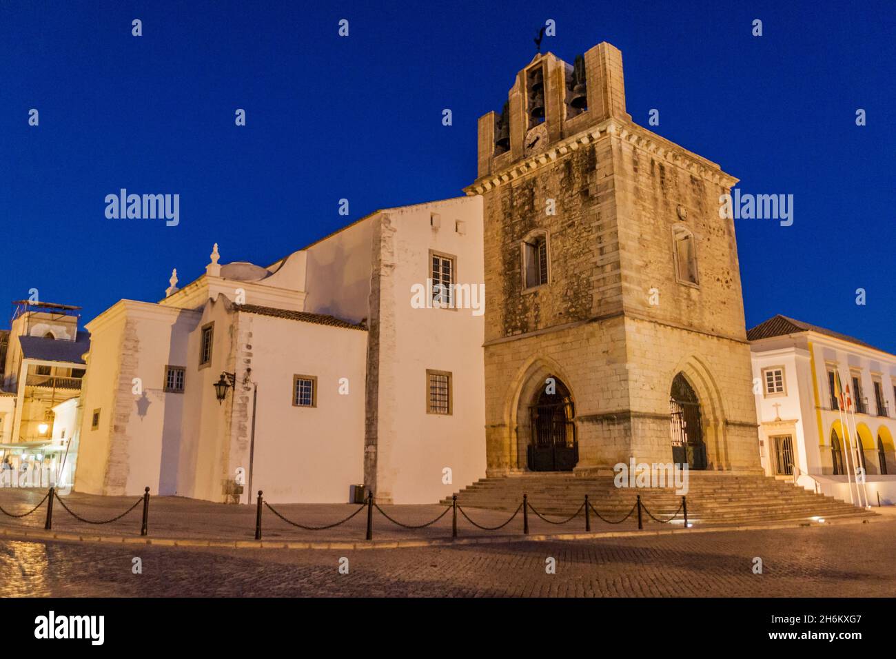 Vista serale della Cattedrale di Faro se de Faro , Portogallo Foto Stock