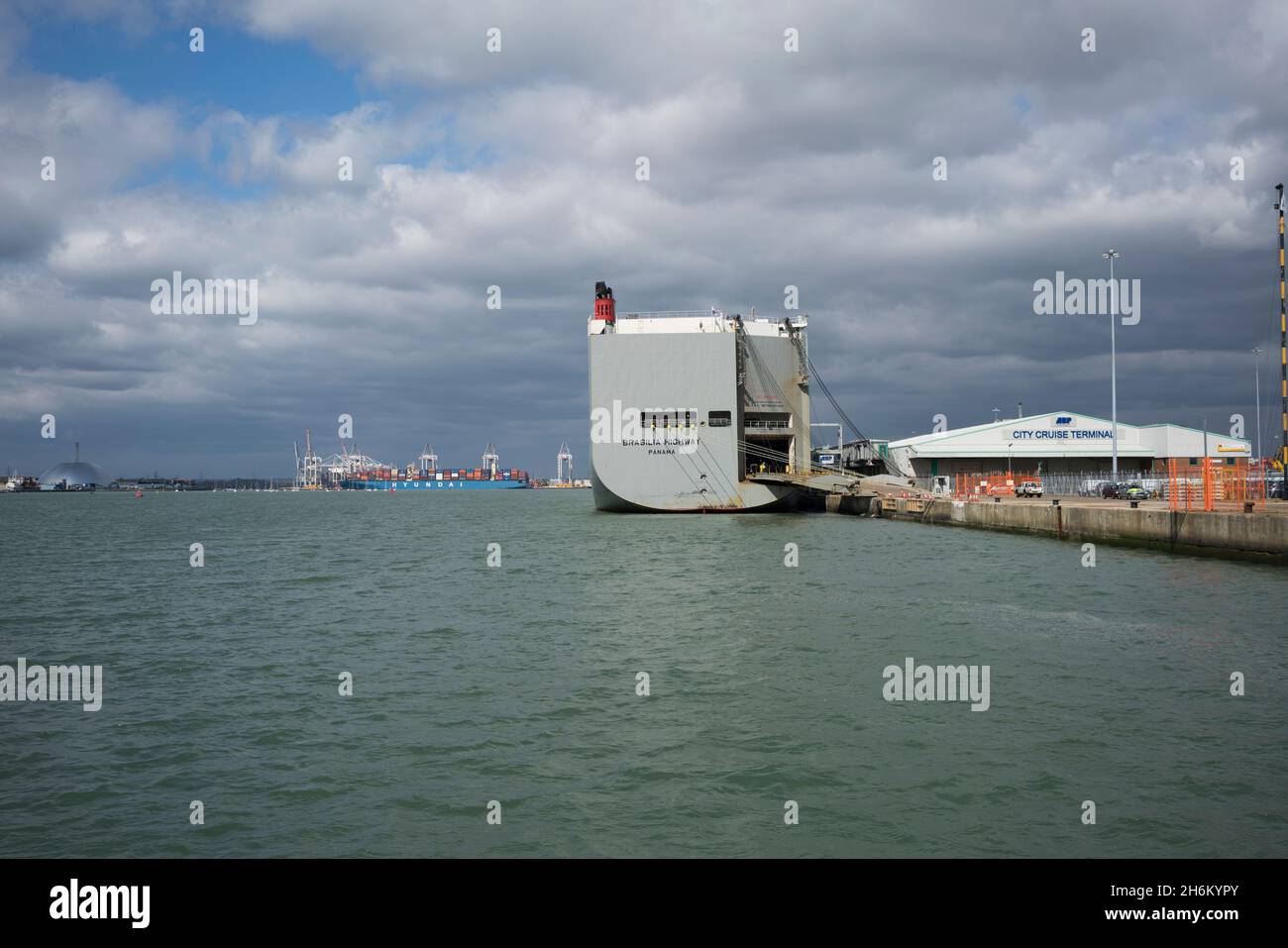 Container Ship ormeggiato a Southampton Foto Stock