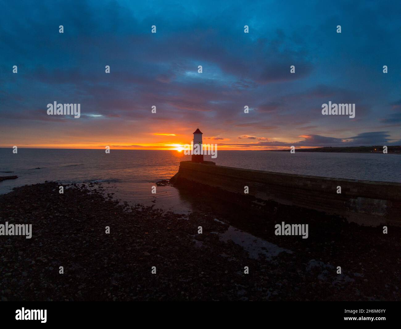 Sunrise at the Pier, Berwick upon Tweed, Northumberland, Inghilterra, Regno Unito Foto Stock