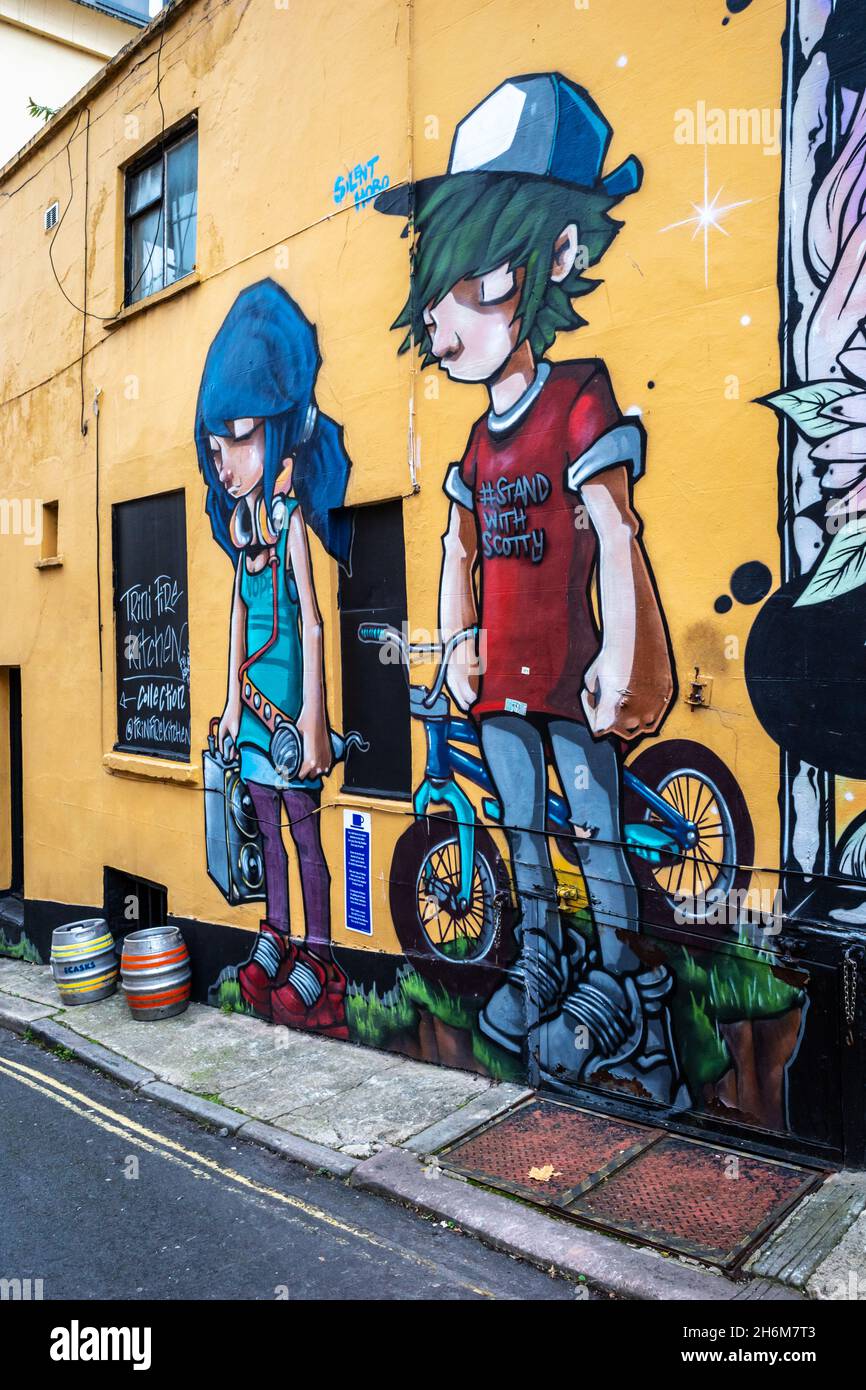 Street art al pub Three Tuns. Partition Street, BS1 5UR Bristol, Regno Unito (Nov21) Foto Stock