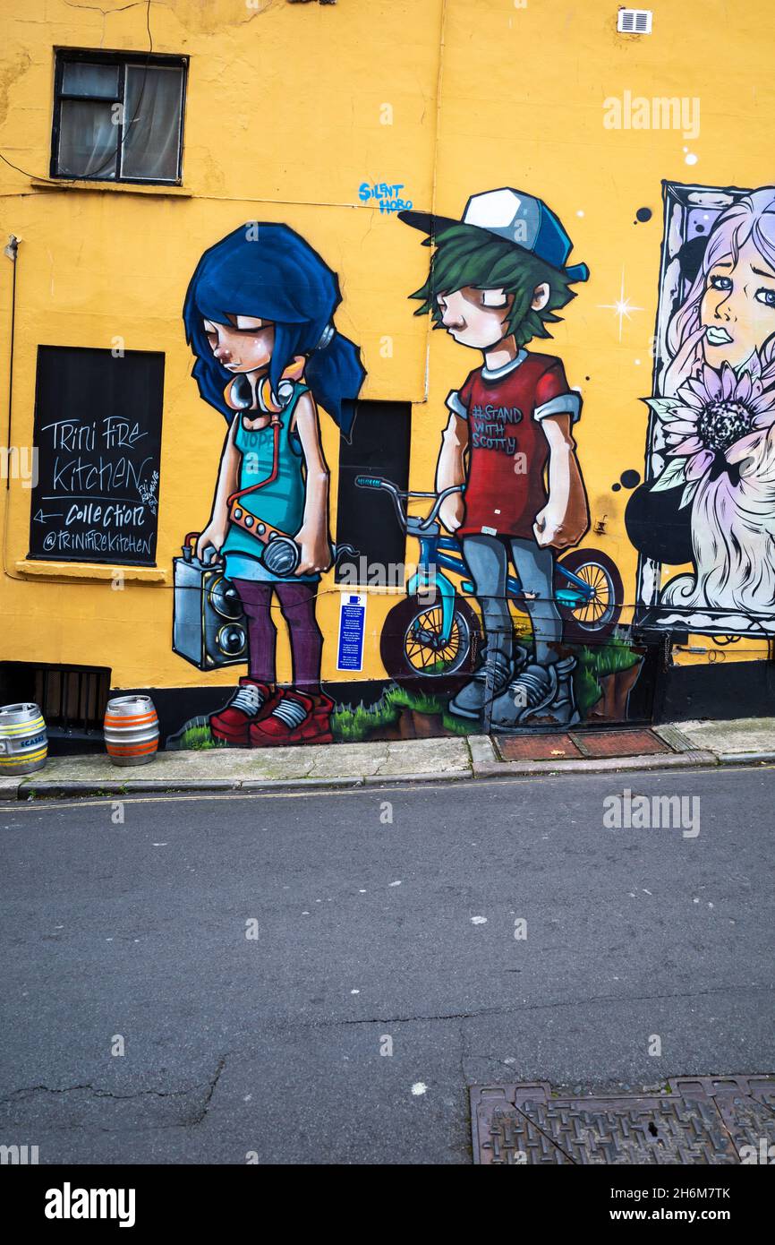 Street art al pub Three Tuns. Partition Street, BS1 5UR Bristol, Regno Unito (Nov21) Foto Stock