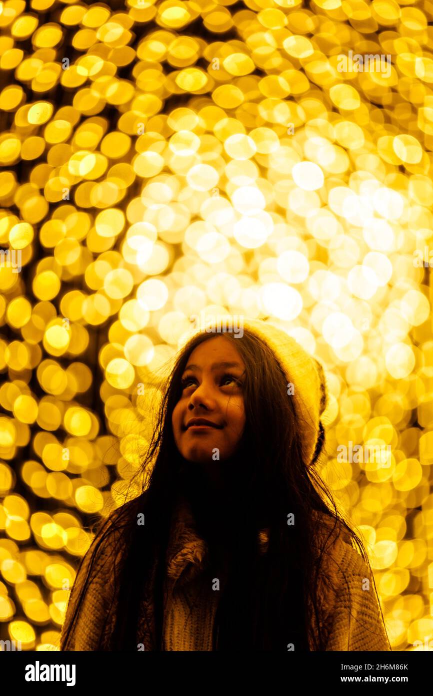 Kew Gardens, Richmond, Regno Unito. 16 novembre 2021. Oltre un milione di luci scintillanti illuminano gli iconici giardini Kew mentre la loro esposizione di luci di Natale ritorna per un nono anno. Il Natale a Kew parte da mercoledì 17 novembre 2021 a domenica 9 gennaio 2022 Amanda Rose/Alamy Live News Foto Stock