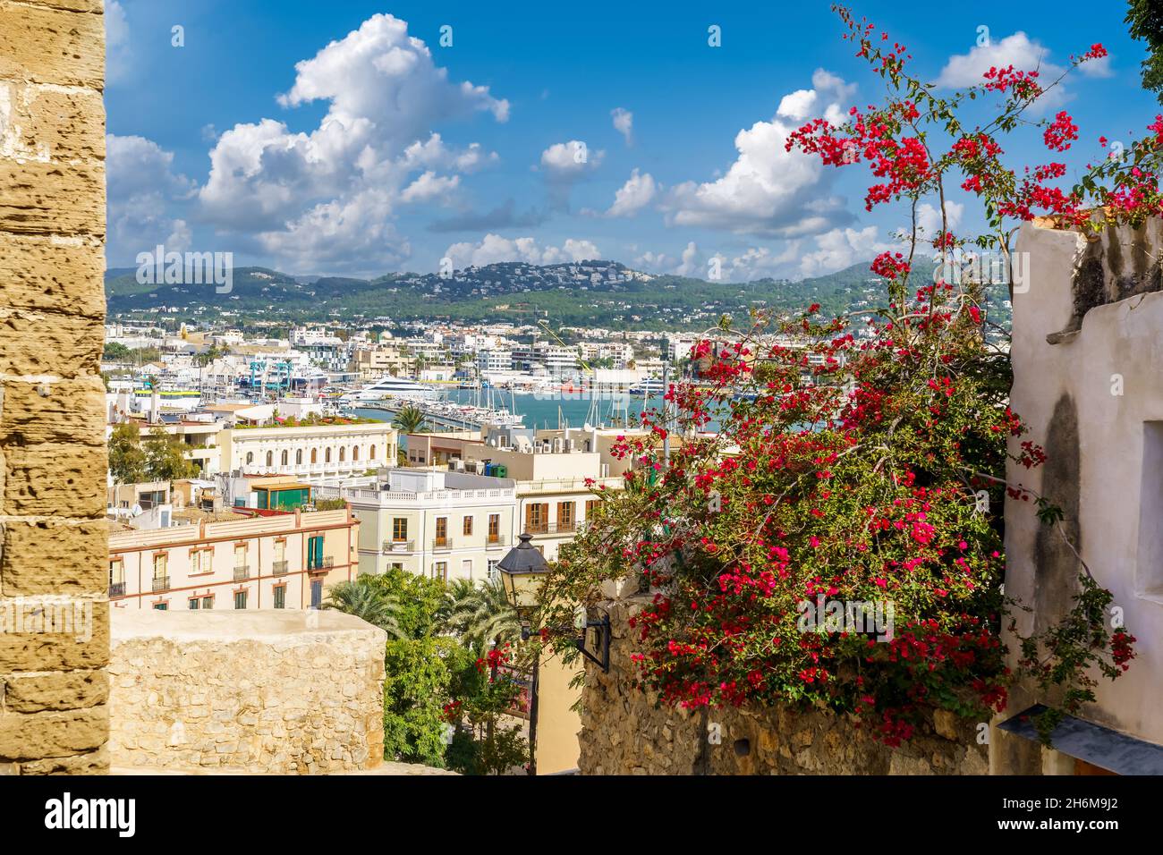 Paesaggio con la città vecchia di Eivissa, isola di Ibiza, Spagna Foto Stock