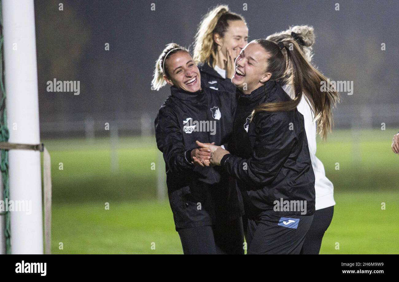 St. Leon Rot, Germania. 16 novembre 2021. Förderzentrum St.Leon Rot TSG Hoffenheim / FC Barcelona - UEFA Women's Champions League - Förderzentrum St.Leon Rot Dana Rösiger/ SPP Credit: SPP Sport Press Photo. /Alamy Live News Foto Stock