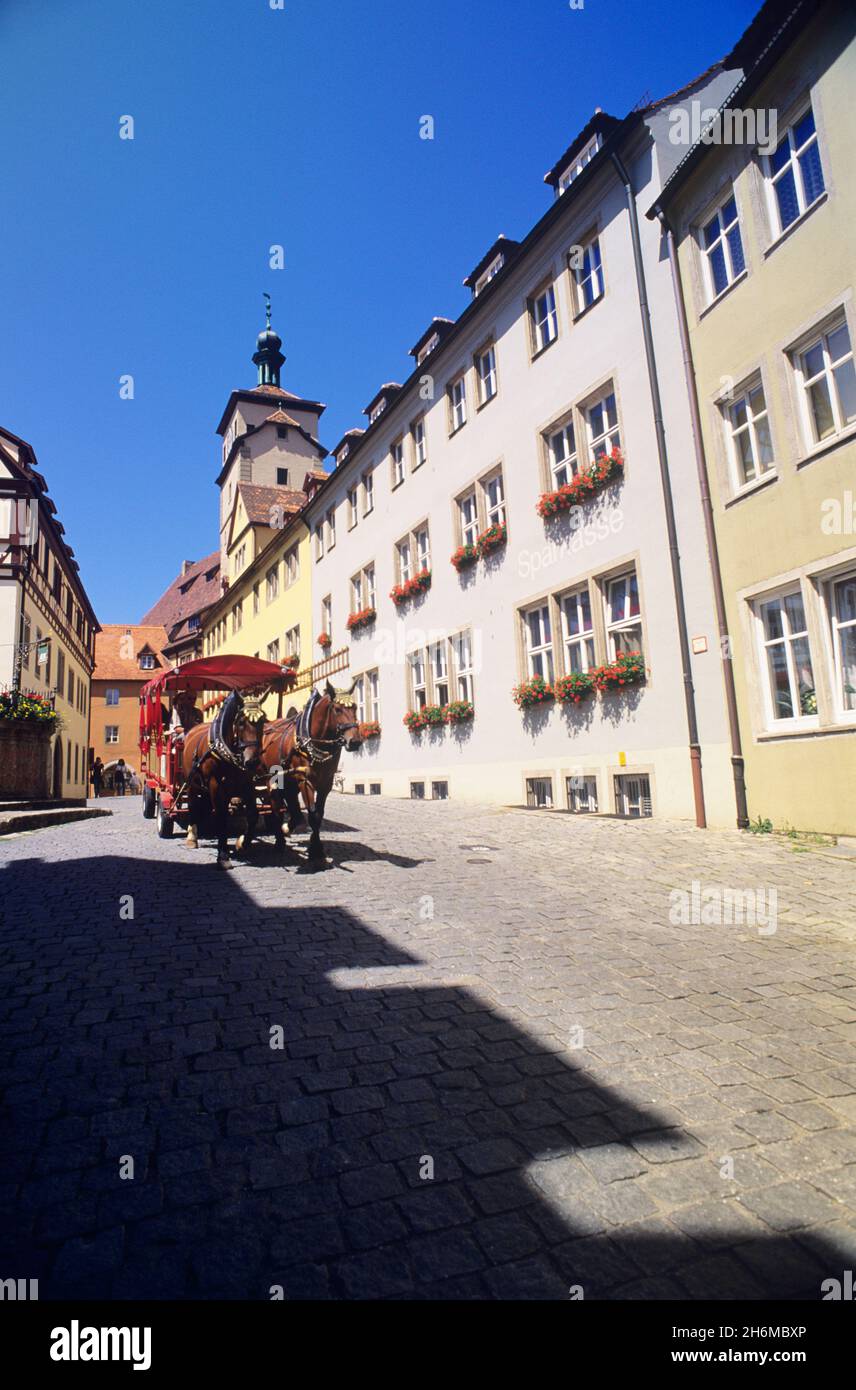 Carrozza trainata da cavalli, Rothenburg ob der Tauber, Franconia, Baviera, Germania Foto Stock