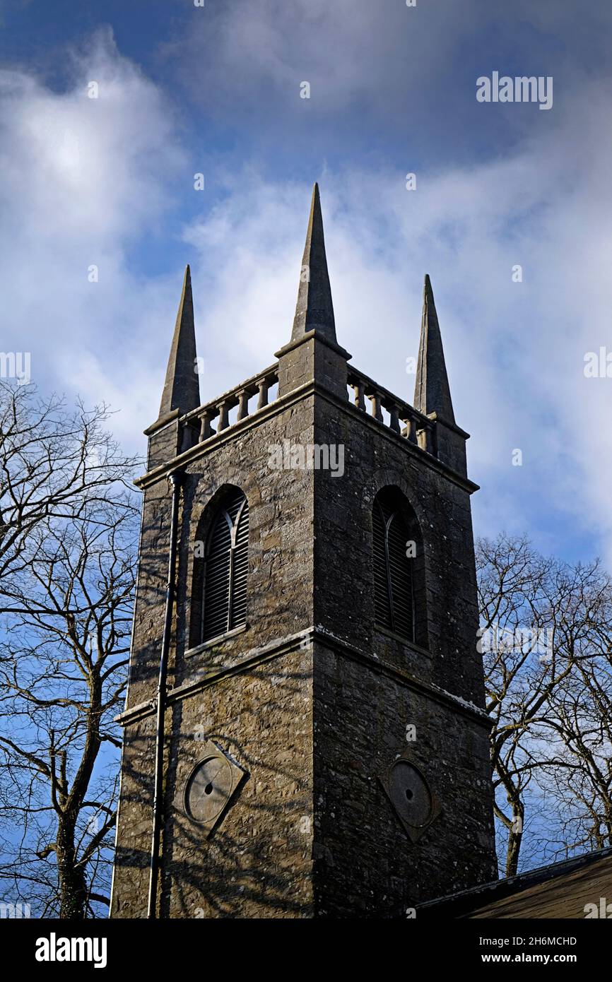 L'alta torre quadrata della Chiesa d'Irlanda Chiesa in Kentstown Navan County Meath Ireland Foto Stock