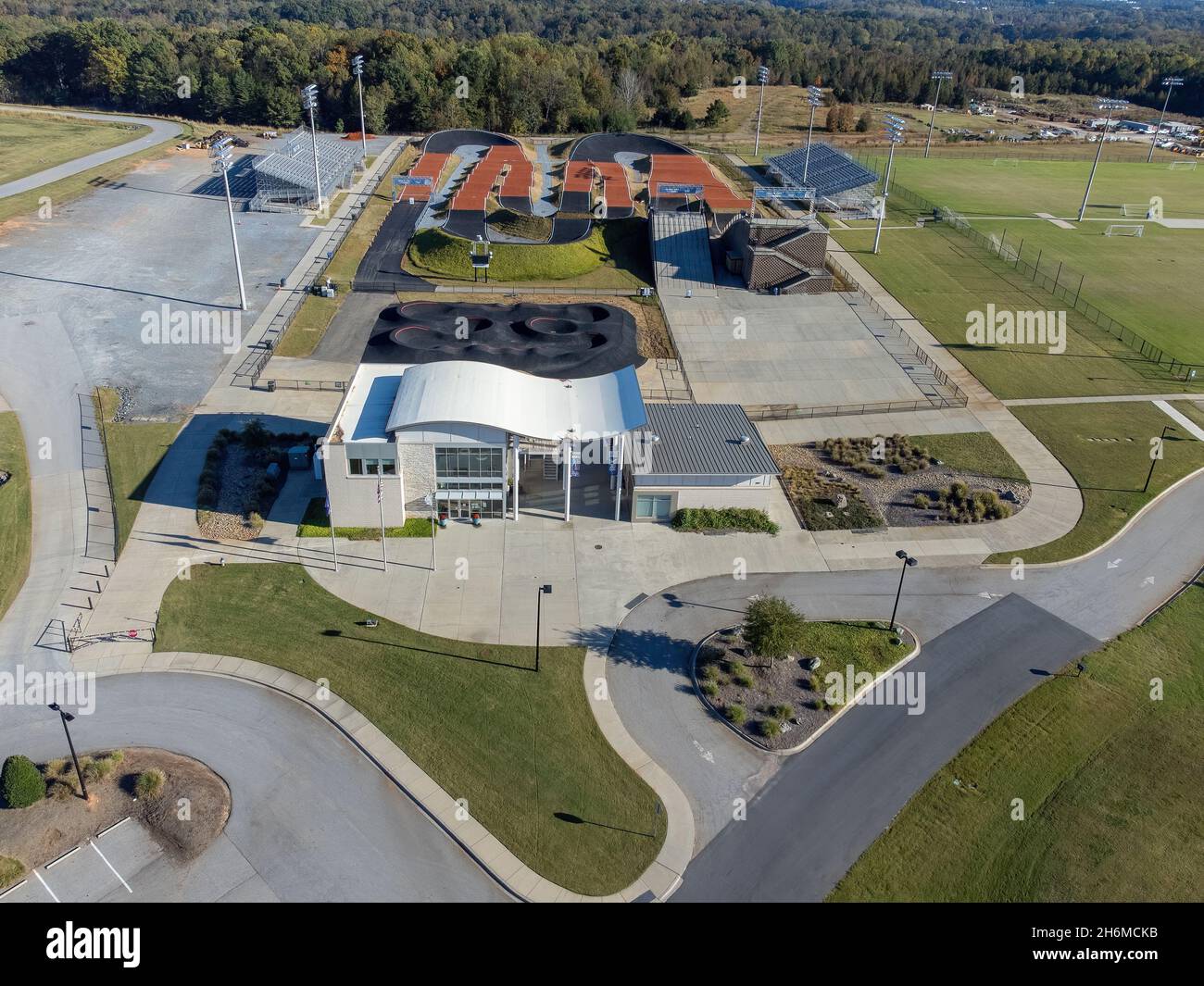 Rock Hill, South Carolina, USA - 1 novembre 2021: Novant Health BMX Supercross Building and track Foto Stock