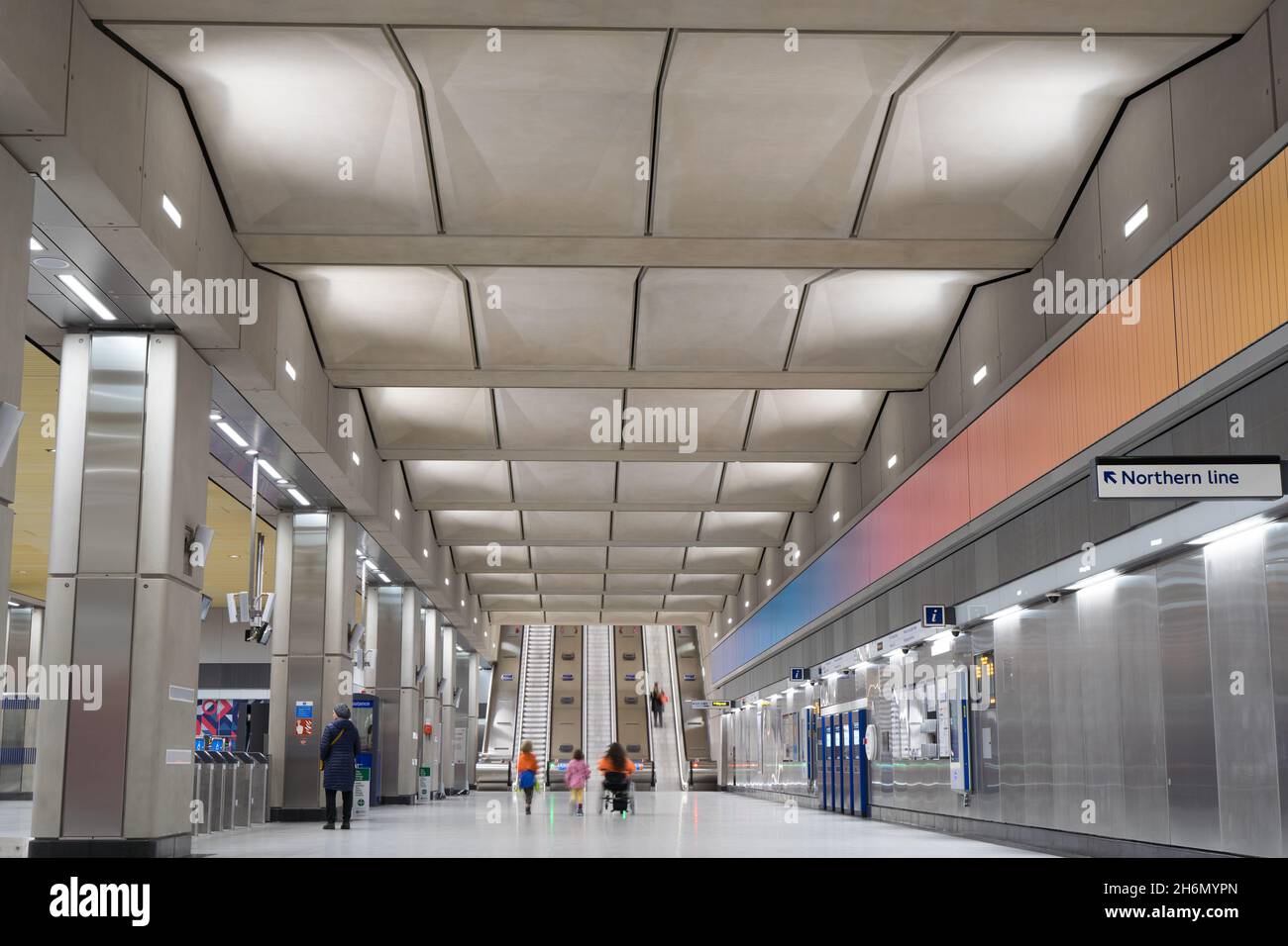 Biglietteria presso la stazione della metropolitana di Battersea Power Station di Londra, nuova stazione come parte dell'estensione Northern Line nella zona 1 Inghilterra Regno Unito Foto Stock