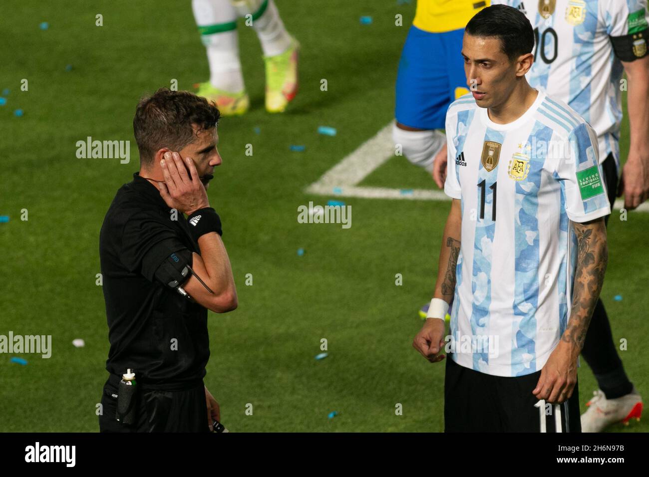 San Juan, San Juan, Argentina. 16 novembre 2021. SAN JUAN, ARGENTINA - NOVEMBRE 16: Ãngel di MarÃ-a dell'Argentina attende il controllo dell'arbitro con VAR durante una partita tra Argentina e Brasile come parte dei qualificatori sudamericani per il Qatar 2022 allo stadio San Juan del Bicentenario il 16 novembre 2021 a San Juan, Argentina. (Credit Image: © Florencia Tan Jun/PX Imagens via ZUMA Press Wire) Foto Stock