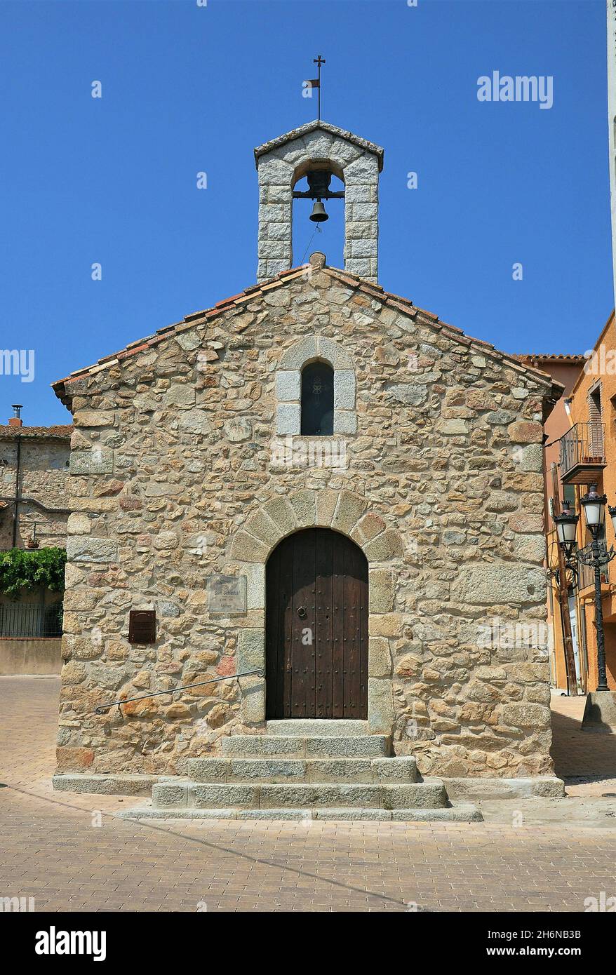 Cappella di Sant Sebastià situato nella città di Capmany nella regione Alt Empordà della provincia di Gerona, Catalogna, Spagna Foto Stock