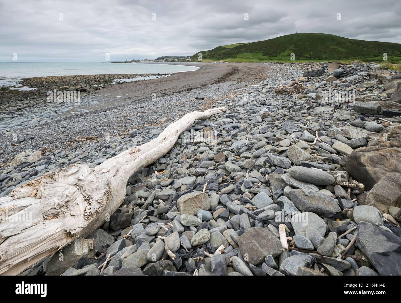 Tanybwlch spiaggia Aberystwyth in Cerediaion centro Galles guardando verso Pen Dinas collina Foto Stock Tanybwlch spiaggia Aberystwyth in Cerediaion centro Galles guardando verso Pen Dinas collina Foto Stock