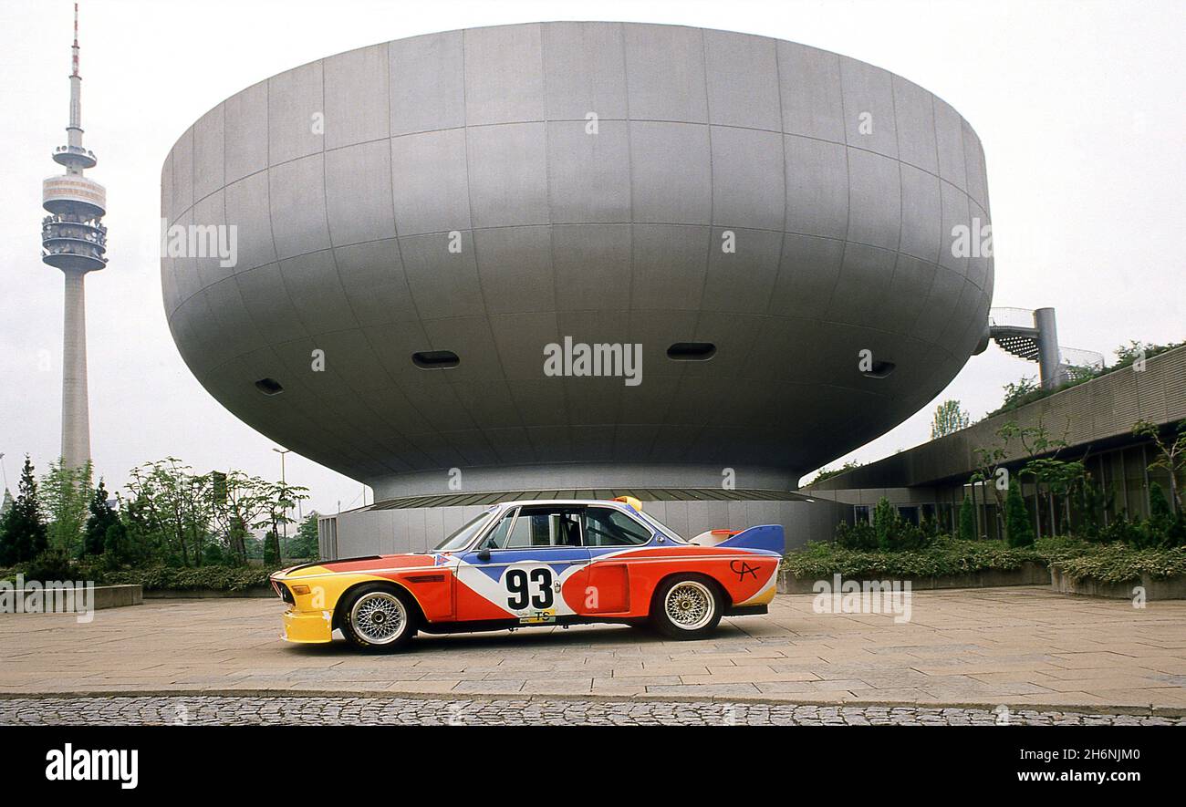 1975 BMW 3.0 CSL dipinta da Alexander Calder parte della collezione BMW Art Cars fotografata al BMW HQ e al Museo di Monaco Germania Foto Stock