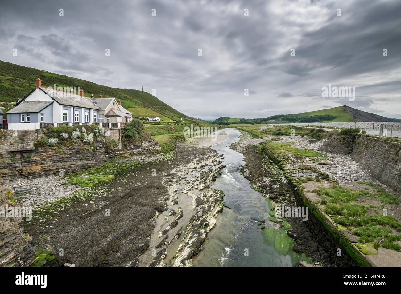 Afon Ystwyth vicino Tanybwlch spiaggia Aberystwyth Ceredigion centro Galles guardando verso Pen Dinas e Allt Wen Foto Stock Afon Ystwyth vicino Tanybwlch spiaggia Aberystwyth Ceredigion centro Galles guardando verso Pen Dinas e Allt Wen Foto Stock