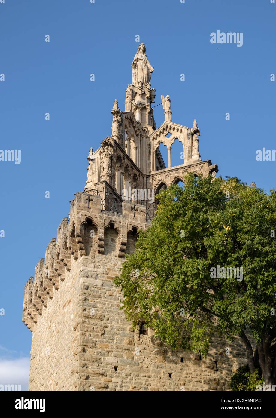 Il tour medievale Randonne (ora Cappella Notre-Dame de Bon Secours) nel cuore del quartiere dei forti, nella città di Nyons, Francia. Foto Stock