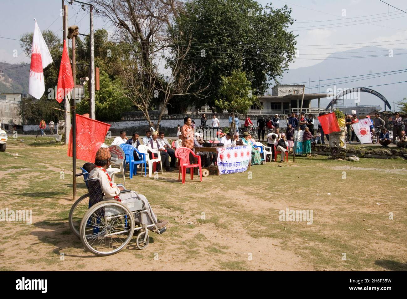Un incontro di massa del Partito Comunista del Nepal (marxista unificato - leninista) a Batule Chaur, in preparazione delle elezioni dell'Assemblea costituente in Nepal. Pokhara, Nepal. Marzo 29, 2008. Foto Stock