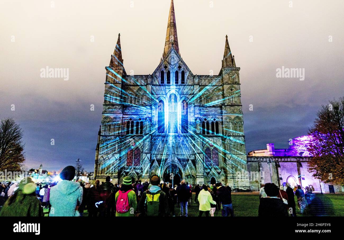 Sarum Lights Salisbury Cathedral Exterior Light Show Salisbury Wilitshire UK Foto Stock