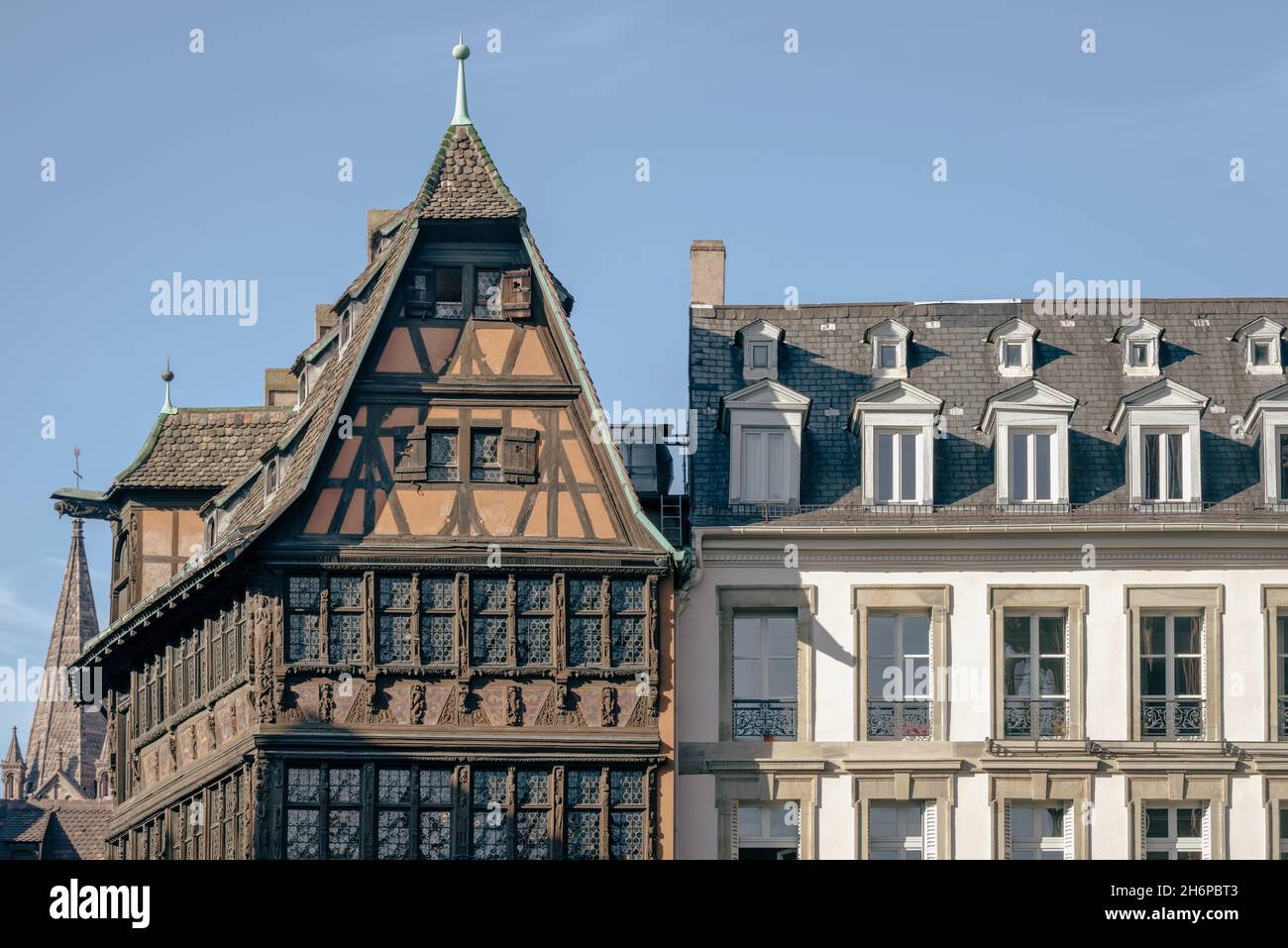 Kammerzell House è uno degli edifici civili medievali più famosi, decorati e ben conservati di Strasburgo Foto Stock