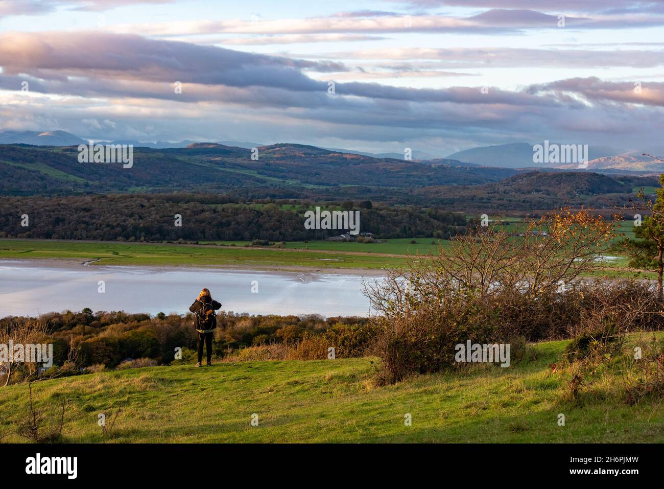 Tramonto sulle campane del Cumbria da Arnside Knott, Arnside, Cumbria, Regno Unito. Foto Stock