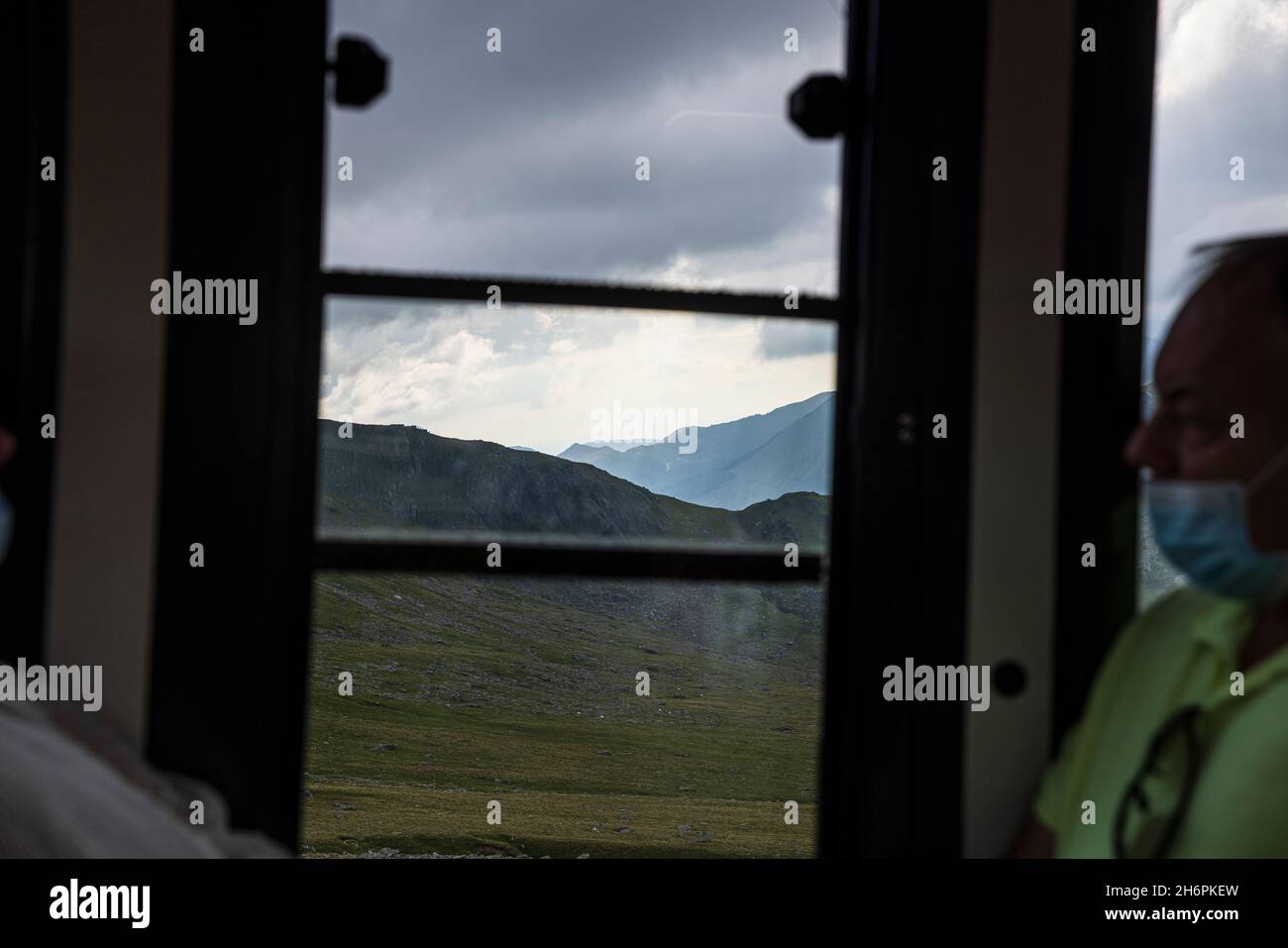 Viste dal treno della ferrovia di Snowden mentre sale sulla montagna, Snowdonia, Galles, Regno Unito, Foto Stock