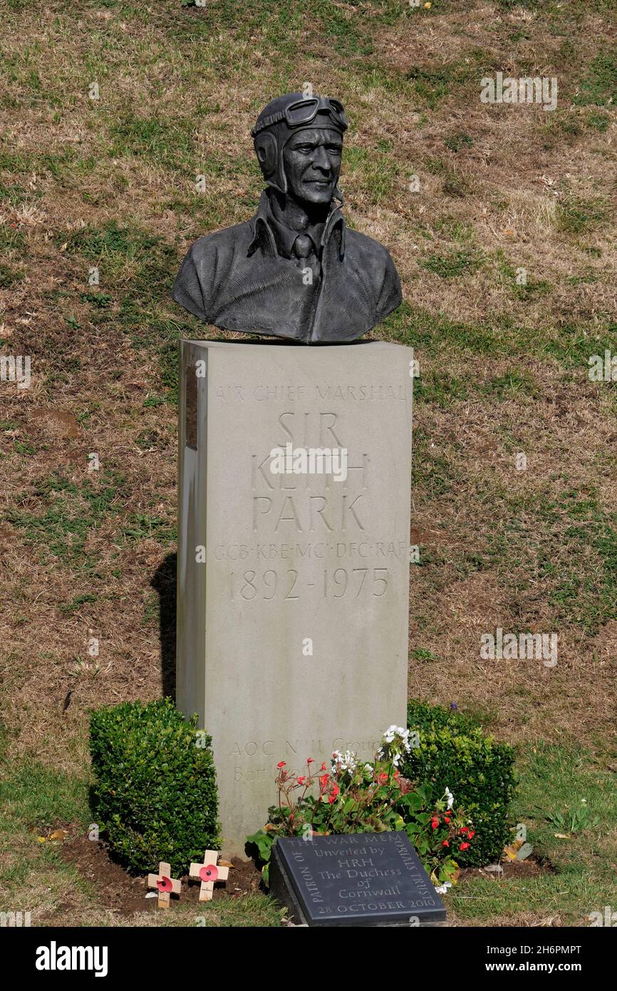 Busto del capo maresciallo dell'aria Sir Keith Park, Battle of Britain Memorial, Capel-le-Ferne, vicino Folkestone, Kent, Inghilterra Foto Stock