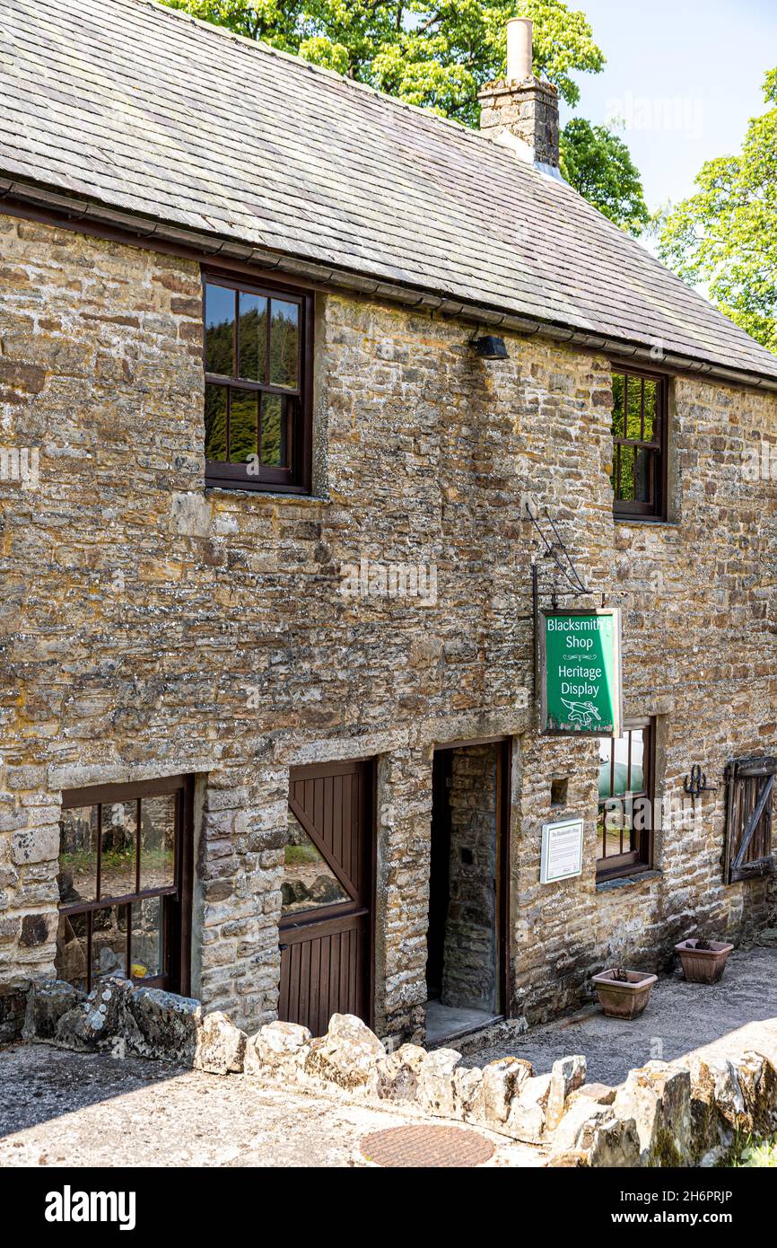 Il Blacksmiths Shop & Heritage Center nell'ex villaggio minerario di Allenheads, a Pennines, a nord di Weardale, Northumberland UK Foto Stock