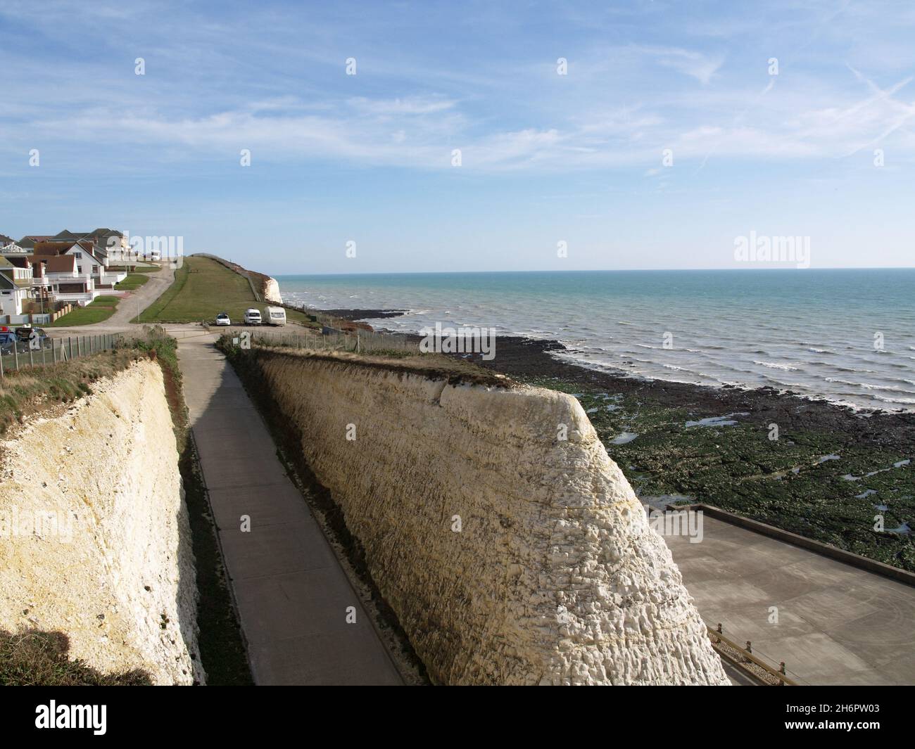 Chalk cliffs, che si affaccia sul Canale della Manica a Peacehaven, East Sussex Foto Stock