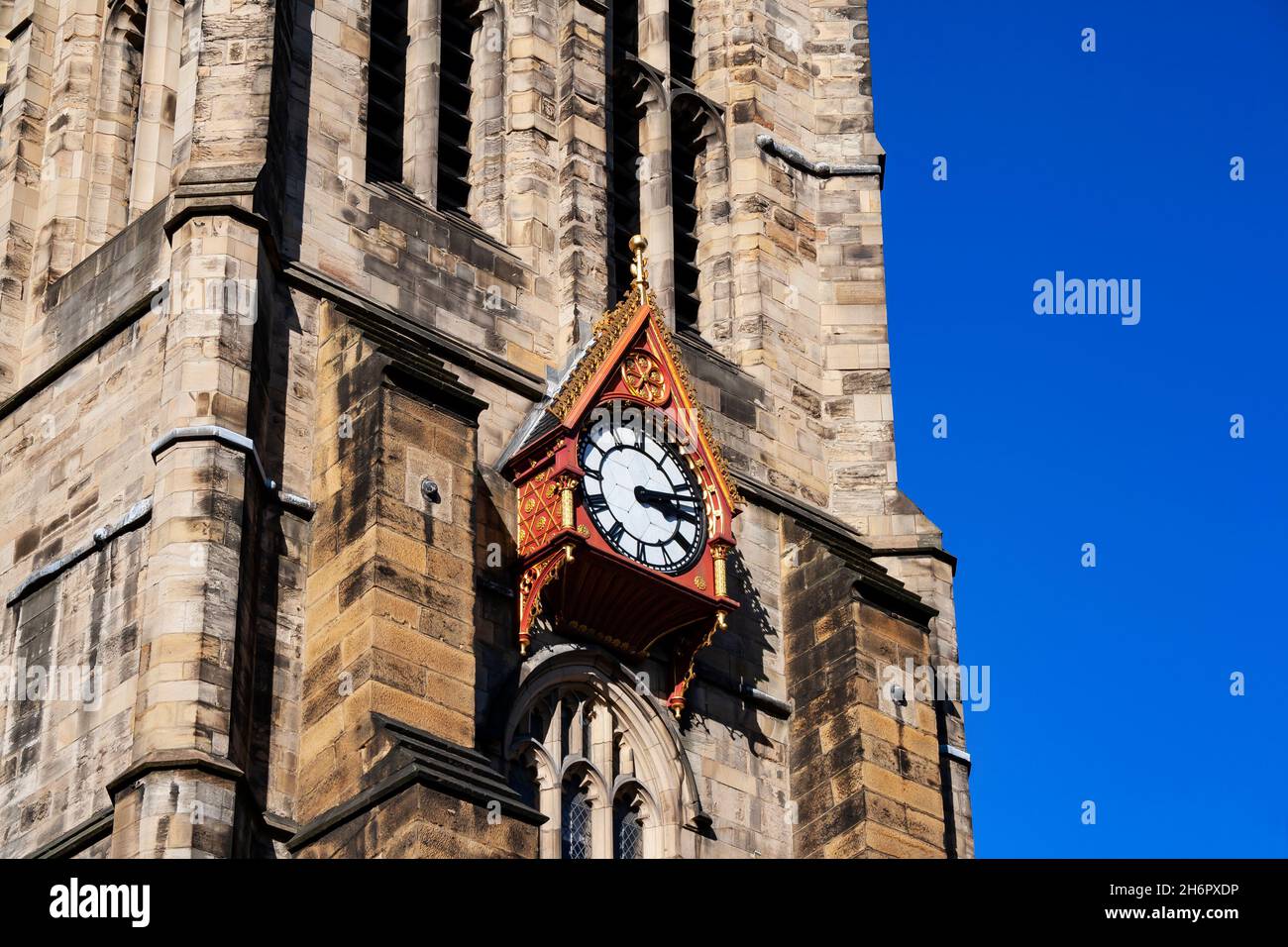 Primo piano dell'orologio sulla torre lanterna della Cattedrale di San Nicola di Newcastle Foto Stock