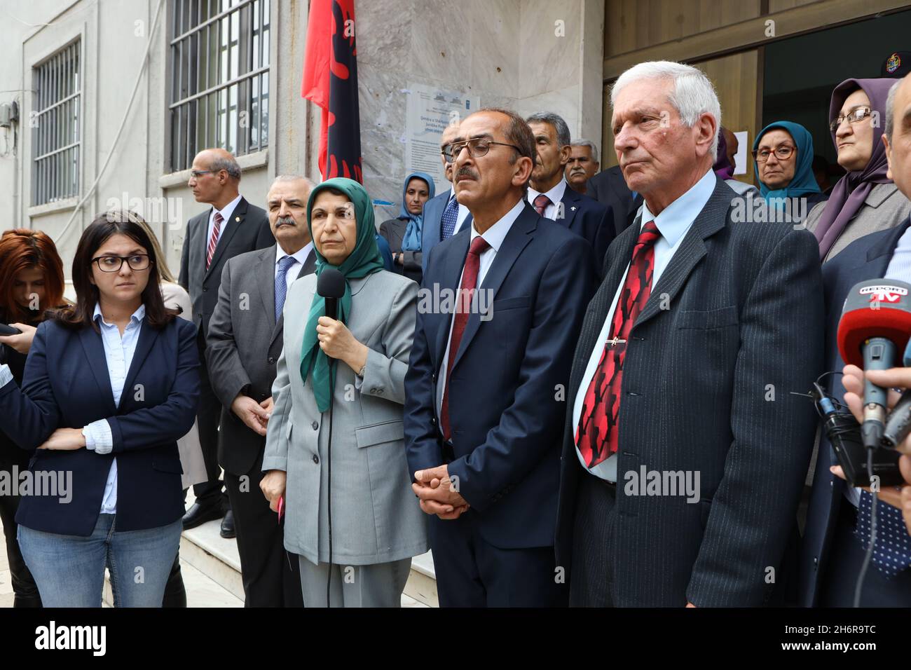 Mehri Haji Nejad, ex prigioniero politico e uno dei querelanti del caso del processo di Hamid Nouri.Zand è stato arrestato nel 1981 e ha trascorso 11 anni in prigione per sostenere il MEK. Suo fratello, Reza Zand, fu giustiziato durante il massacro del 1988. Diversi membri del PMOI/MEK (People's Mojahedin Organisation of Iran), compresi ex prigionieri politici e sopravvissuti del 1988 Massacro iraniano, sono stati intervistati dai media e hanno parlato delle esecuzioni di oltre 30,000 prigionieri politici e del ruolo di funzionari/operatori di regime. (Foto di Siavosh Hosseini/SOPA Images/Sipa USA) Foto Stock
