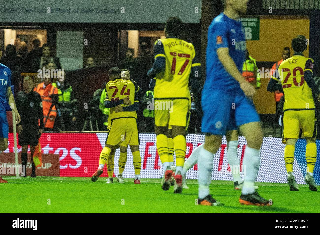 Stockport, Inghilterra il 17 novembre 2021. Durante la partita di replay di fa Cup tra Stockport County e Bolton Wanderers a Edgeley Park, Stockport, Inghilterra il 17 novembre 2021. Foto di Mike Morese. Solo per uso editoriale, licenza richiesta per uso commerciale. Nessun uso in scommesse, giochi o un singolo club/campionato/giocatore pubblicazione credito: UK Sports Pics Ltd/Alamy Live News Foto Stock