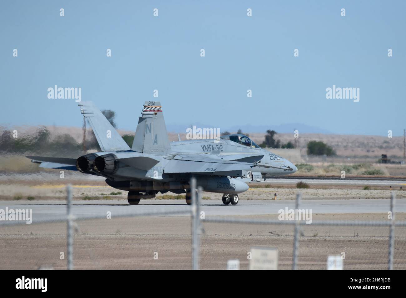 VMFA-312 Checkurboards, F/A-18C Hornet prepara il decollo al NAF El Centro, California Foto Stock
