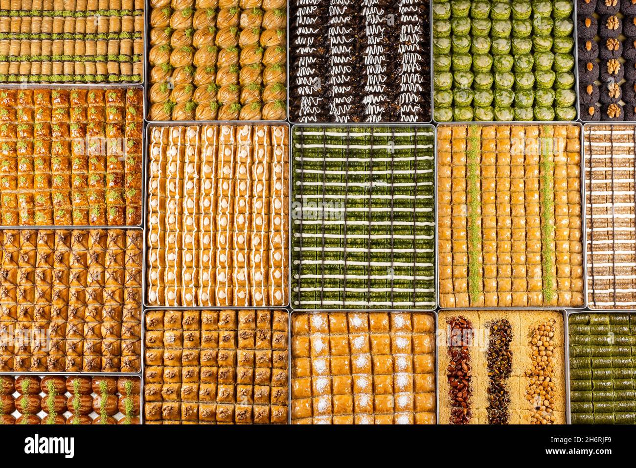 Baklava turca assortita. Con pistacchi, cioccolato, arachidi, cocco. Foto Stock