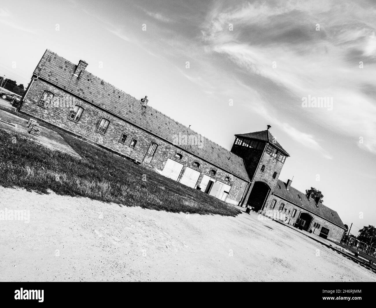 Porta principale con torre di guardia a Brzezinka Foto Stock