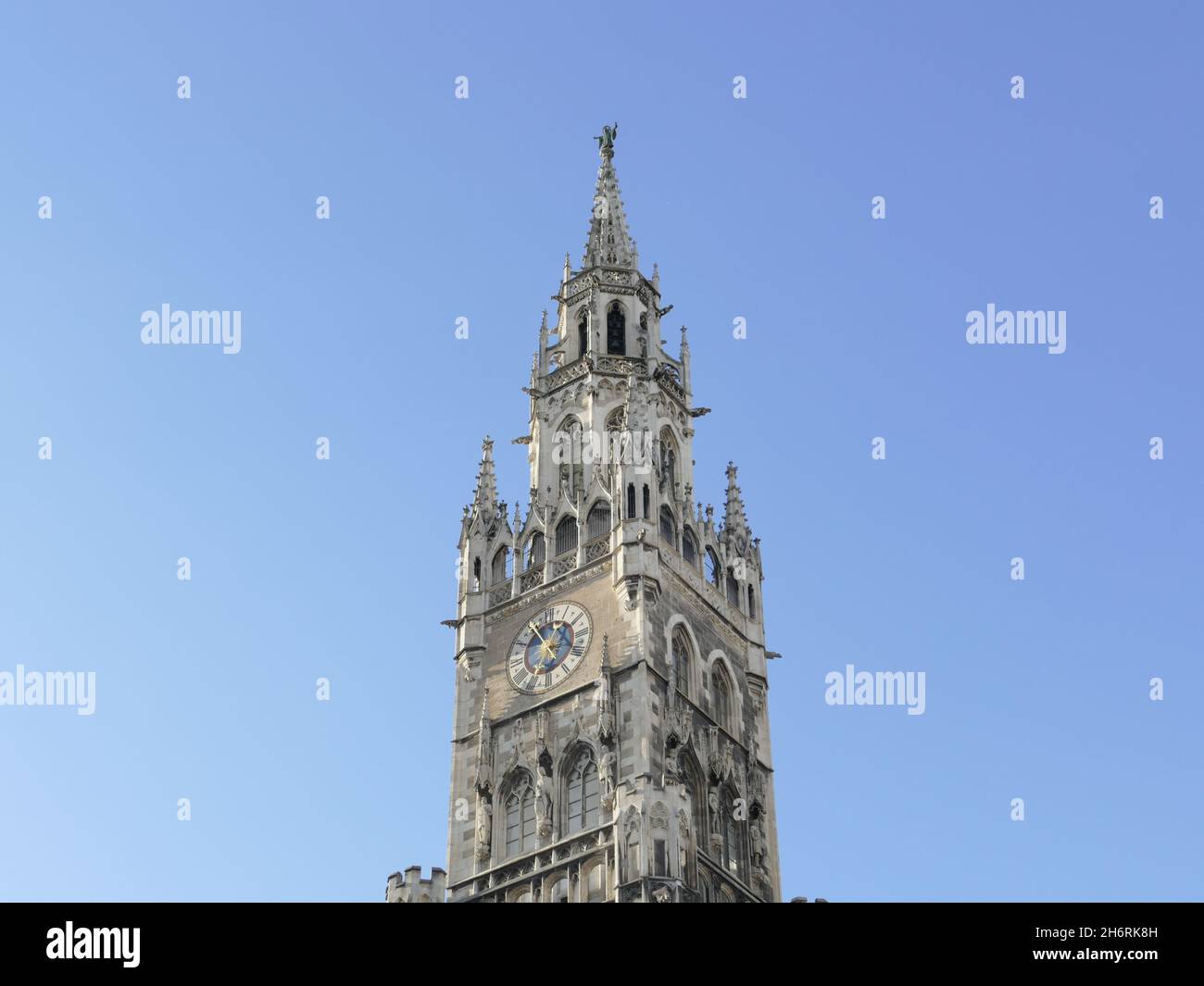 Neues Rathaus München, cima della torre con Münchner Kindl, Marienplatz, München. Foto Stock