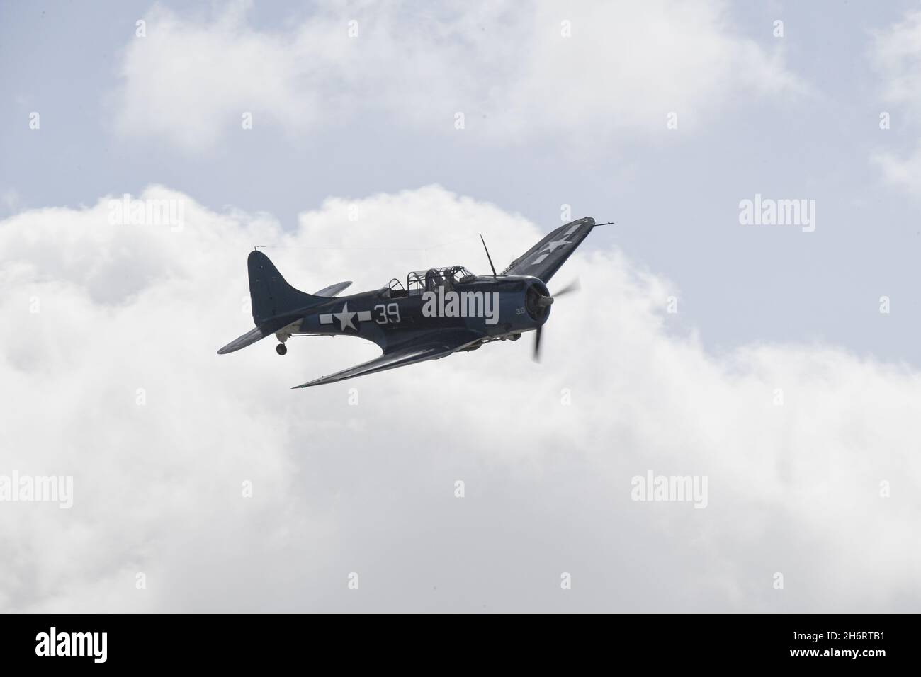 Douglas SBD Dauntless fa un pass al MCAS Miramar Air Show Foto Stock