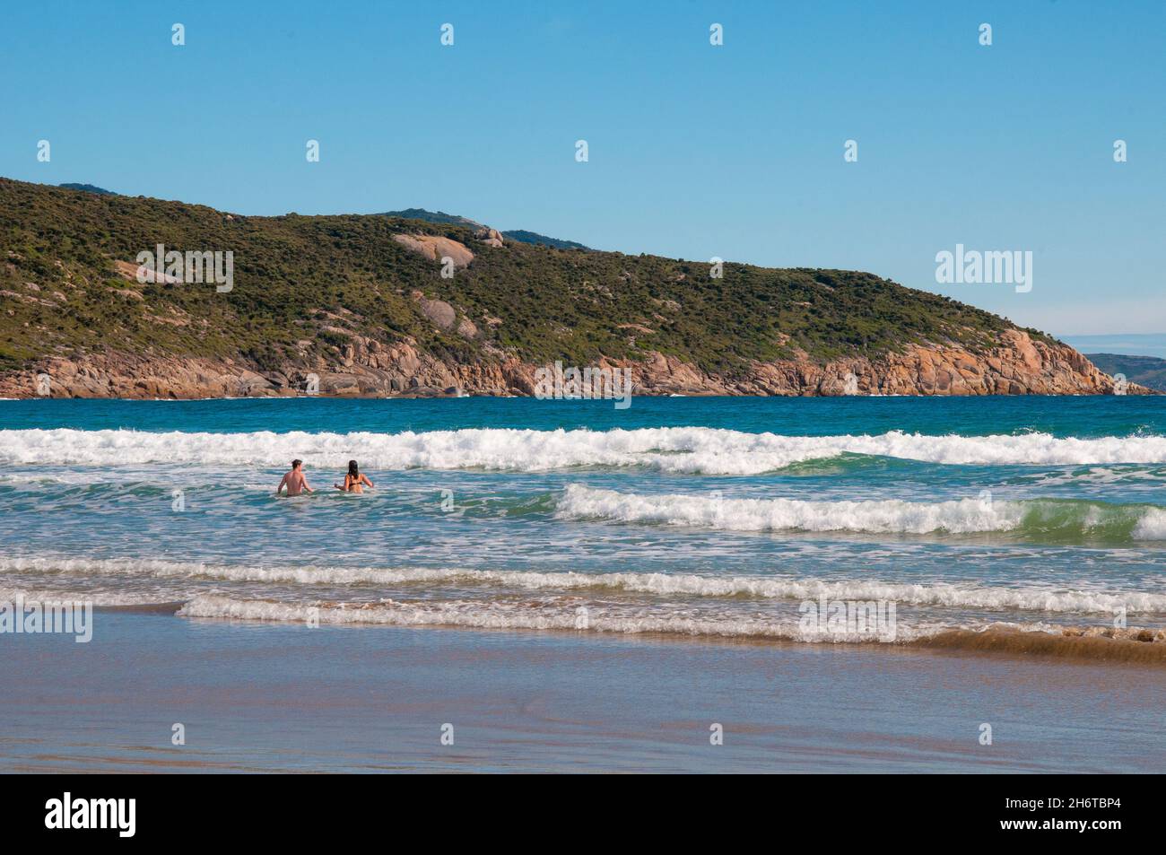 Nuotatori a Norman Bay, Wilsons Promontory National Park, Victoria, Australia Foto Stock