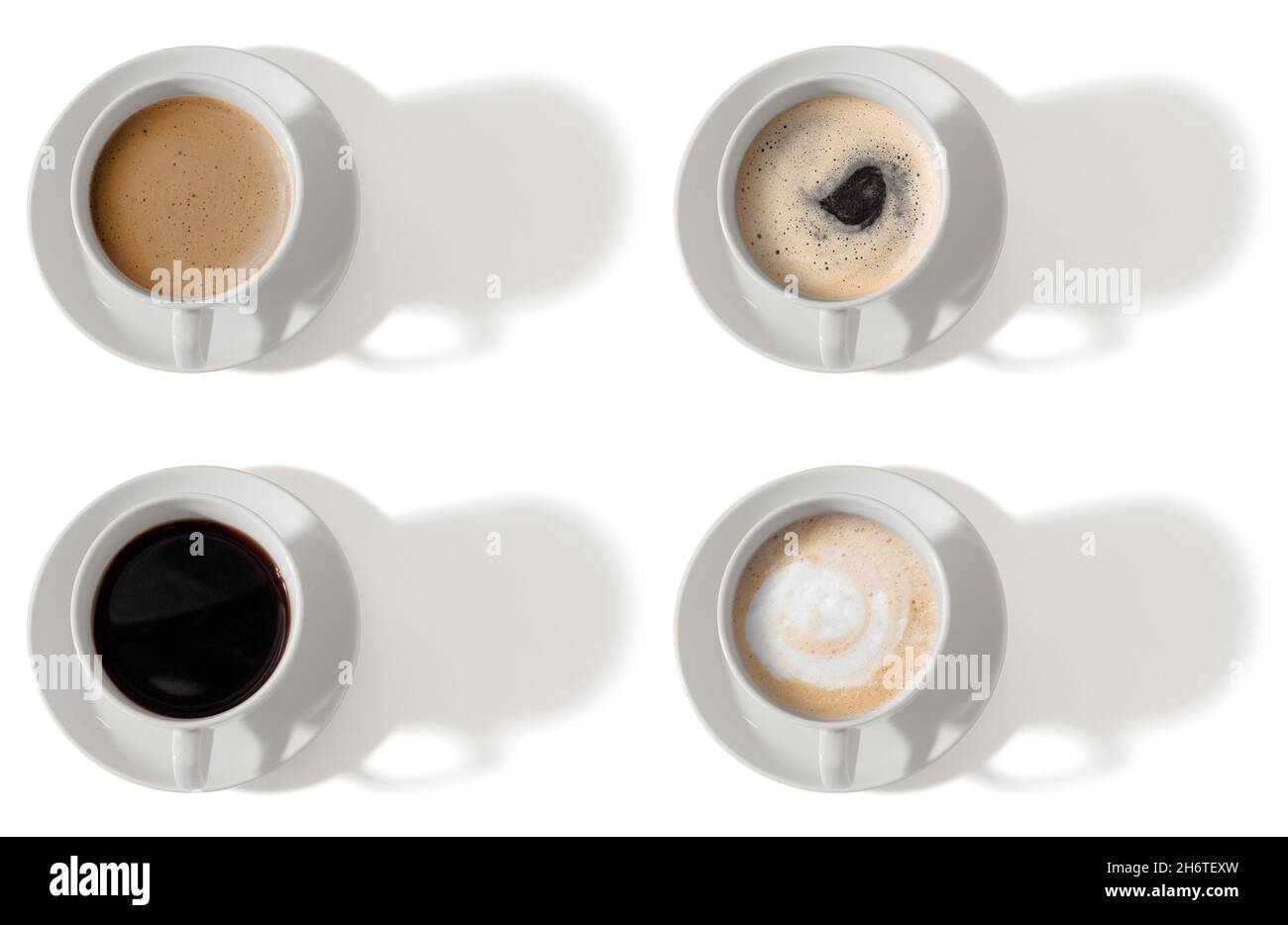 Vista dall'alto di varie tazze di caffè con ombre isolate Foto Stock