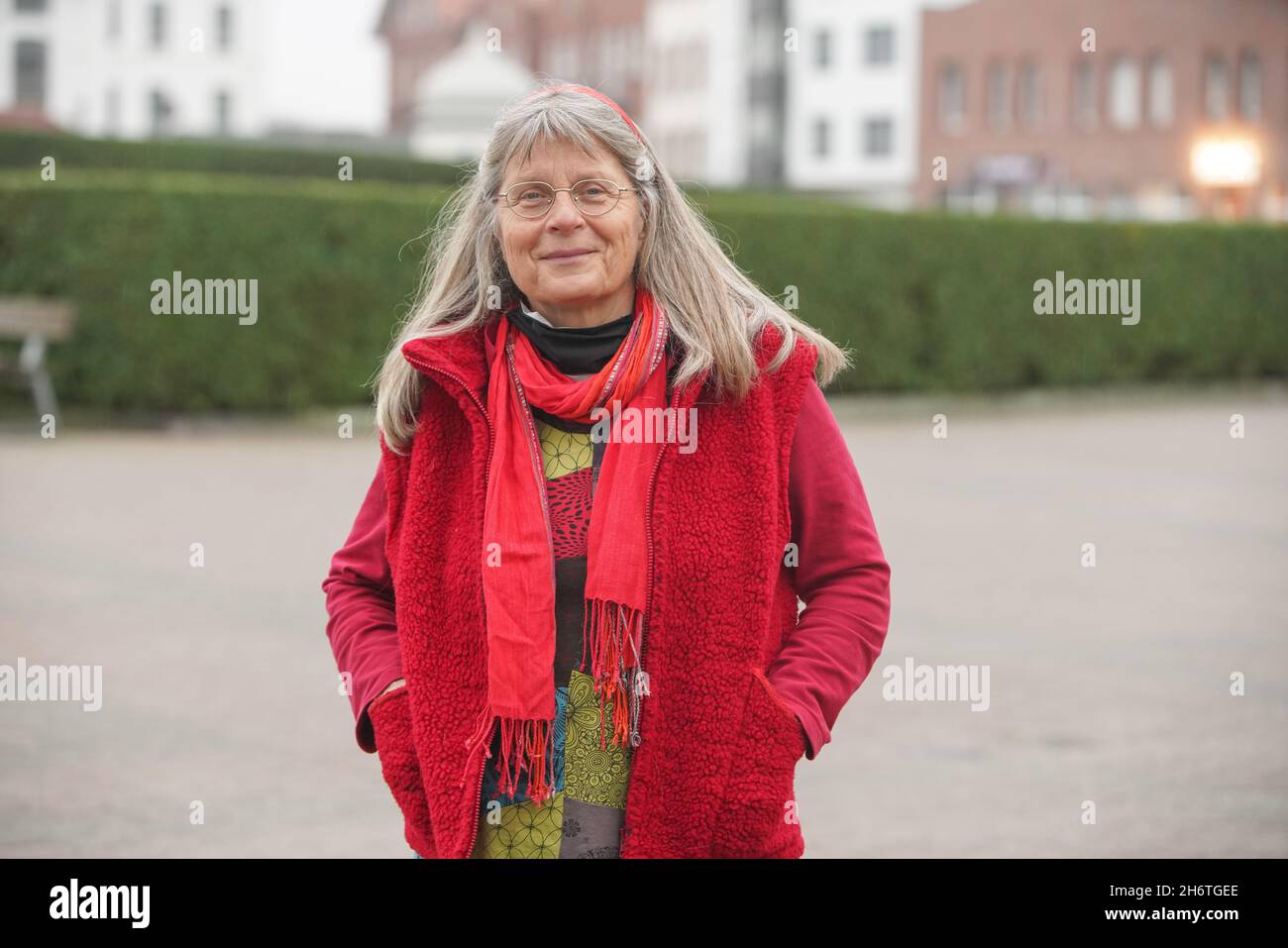 PRODUZIONE - 16 novembre 2021, bassa Sassonia, Borkum: Anja Röhl, autore, educatore speciale e co-fondatore dell'Associazione per la rivalutazione e la ricerca del dispatch infantile (AEKV). Nel dopoguerra si dice che si siano verificati gravi maltrattamenti nei bambini piccoli e negli scolari nelle cosiddette case di ricreazione. L'associazione 'Aufarbeitung und Erforschung von Kinderverschickung' (AEKV) sta organizzando un congresso sull'isola del Mare del Nord di Borkum, dove a volte vi erano 30 di queste case di ricreazione. (Al dpa: ''divieto di parlare, costringere a dormire' - ex bambini spa richiedono reapp Foto Stock