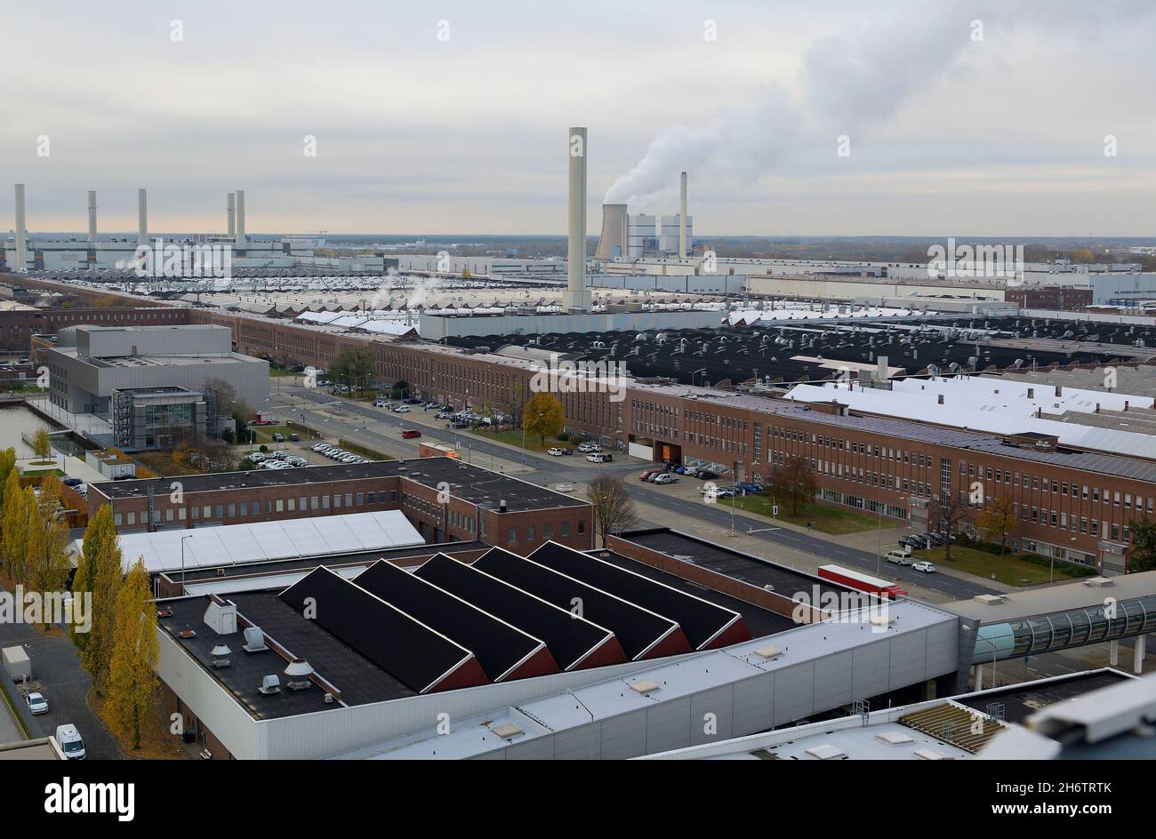 Wolfsburg, Germania. 11 Nov 2021. Volkswagen stabilimento Wolfsburg, stabilimento principale di Volkswagen AG, panoramica, vista panoramica, su 11.11.2021 a Wolfsburg/Germania. Â Credit: dpa/Alamy Live News Foto Stock