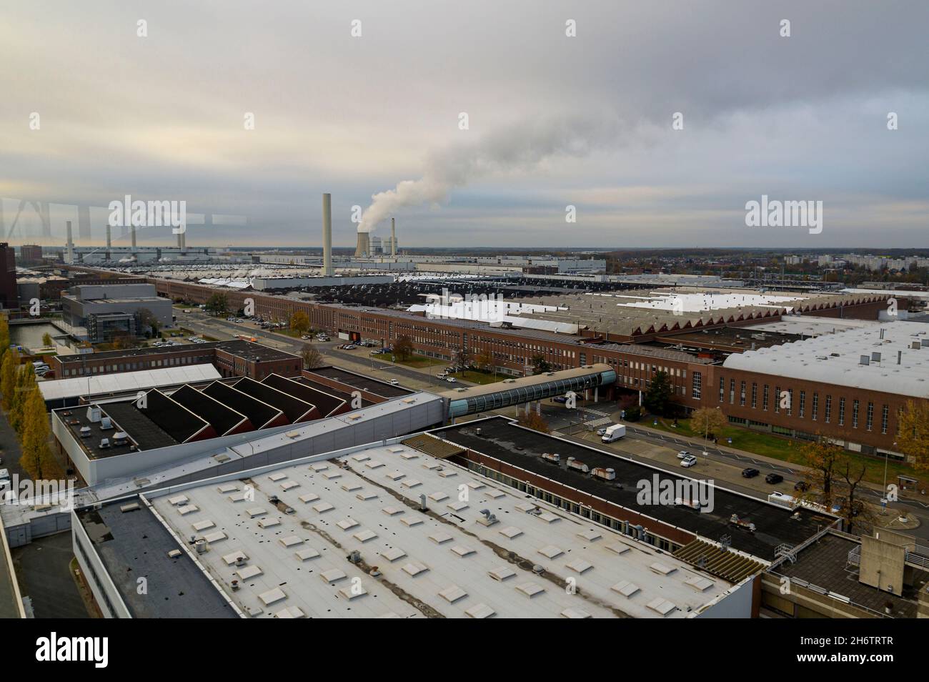 Wolfsburg, Germania. 11 Nov 2021. Volkswagen stabilimento Wolfsburg, stabilimento principale di Volkswagen AG, panoramica, vista panoramica, su 11.11.2021 a Wolfsburg/Germania. Â Credit: dpa/Alamy Live News Foto Stock