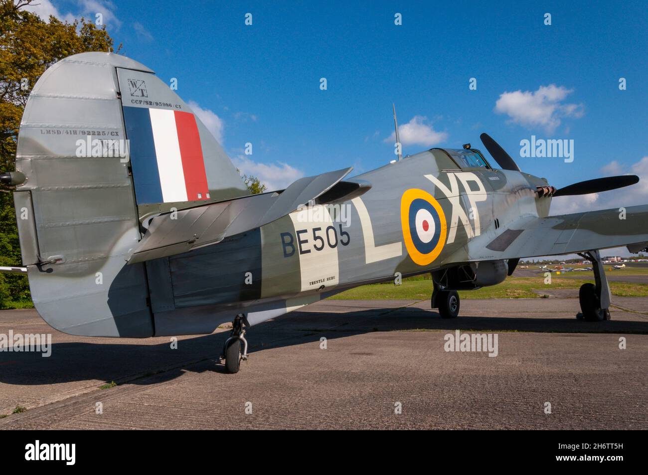 Seconda guerra mondiale Hawker Hurricane MkIIB BE505, G-HHII, della collezione Hangar 11 alla sua base a North Weald, Essex, Regno Unito in una giornata di sole Foto Stock