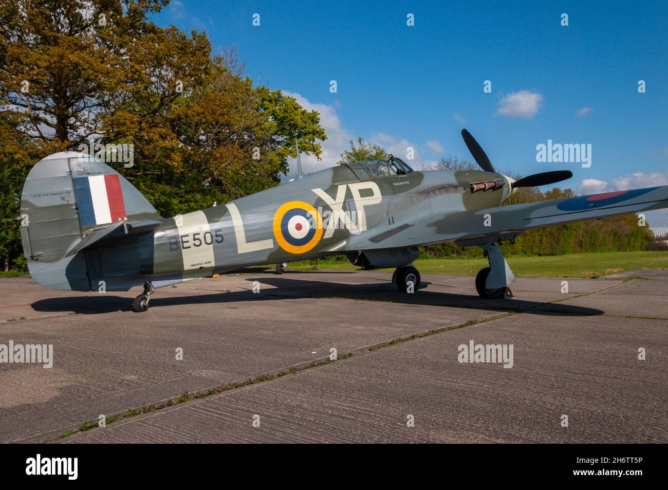 Seconda guerra mondiale Hawker Hurricane MkIIB BE505, G-HHII, della collezione Hangar 11 alla sua base a North Weald, Essex, Regno Unito in una giornata di sole Foto Stock